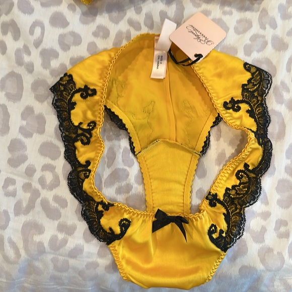 Agent Provocateur Molly Yellow and Black 3 Piece Lingerie Set 32B/2 - Picture 13 of 13